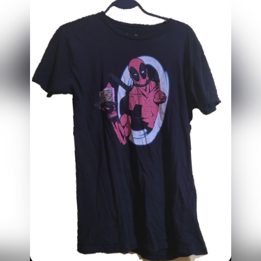 Deadpool comic t shirt with cake